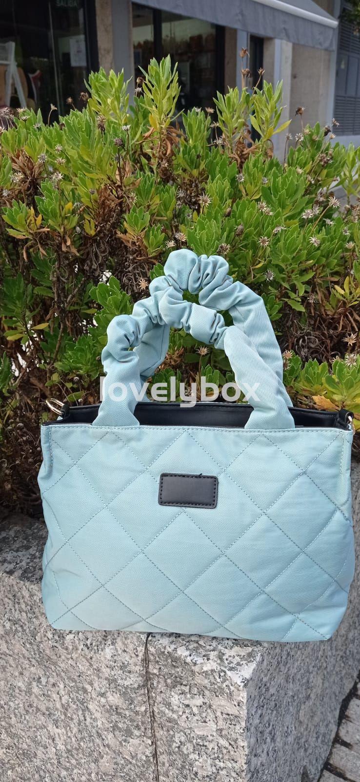 Bolso mano y bandolera DH asa fruncida azul cielo - Imagen 4