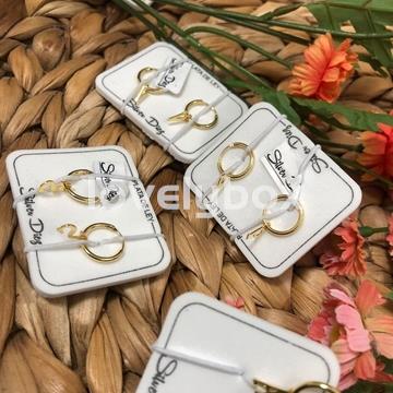 PENDIENTE ARO DORADO CON LETRA COLGANDO SILVER DIEZ - Imagen 1